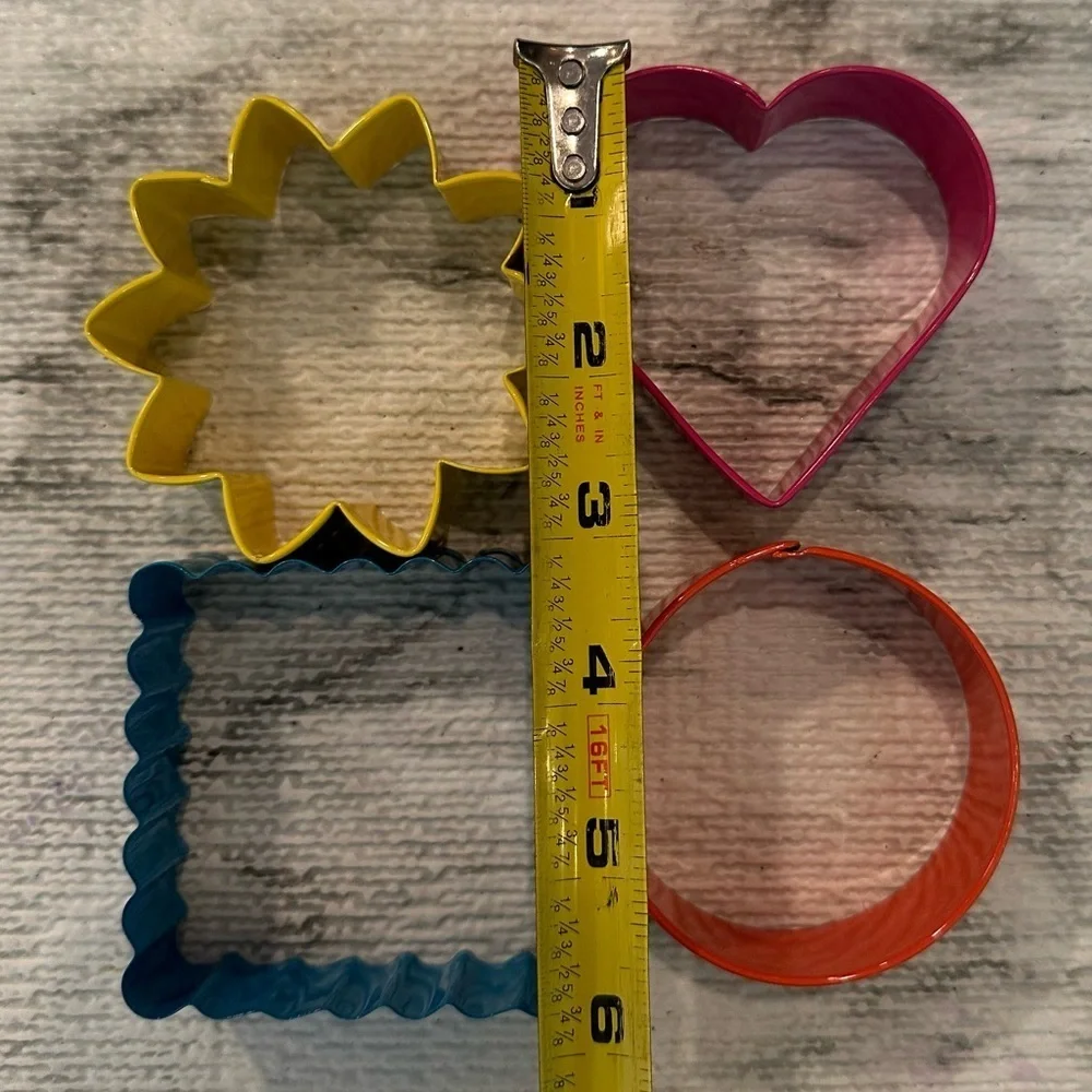 Wilton 4 Piece‎ Cookie Cutter Set Heart Flower Circle Wavy (Square)